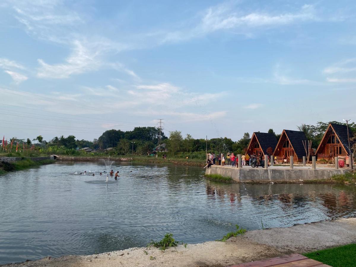 Resort & Resto Talaga Sundayana Subang Exterior photo