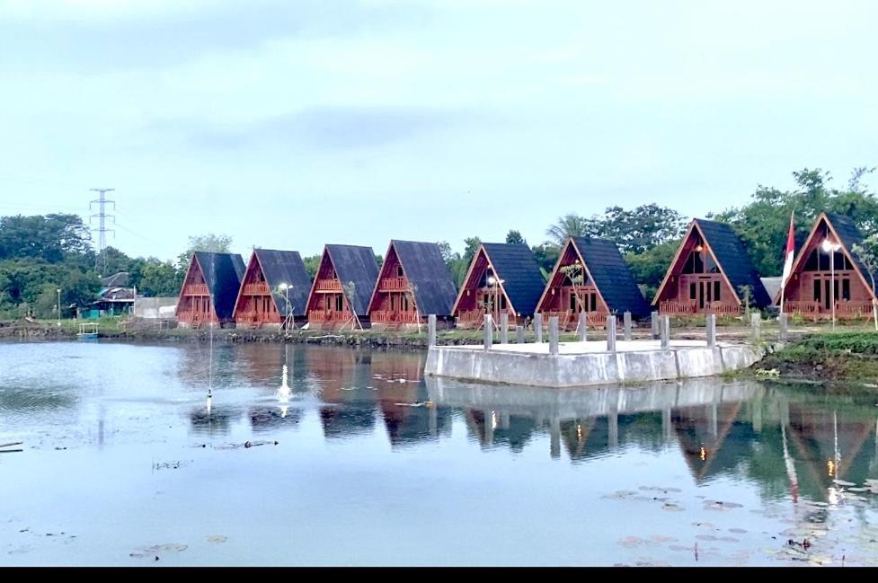 Resort & Resto Talaga Sundayana Subang Exterior photo