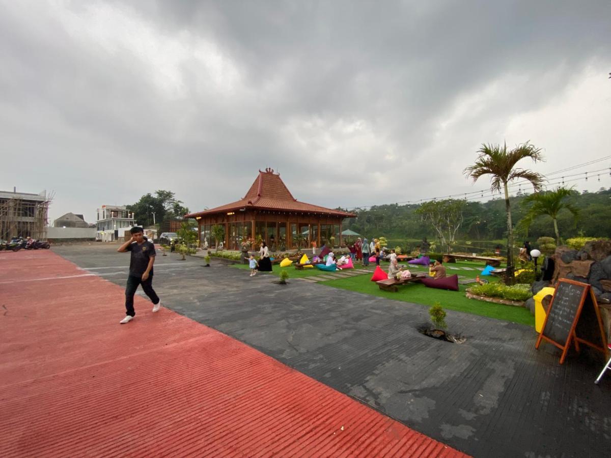 Resort & Resto Talaga Sundayana Subang Exterior photo