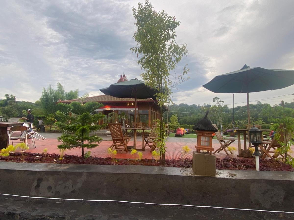 Resort & Resto Talaga Sundayana Subang Exterior photo