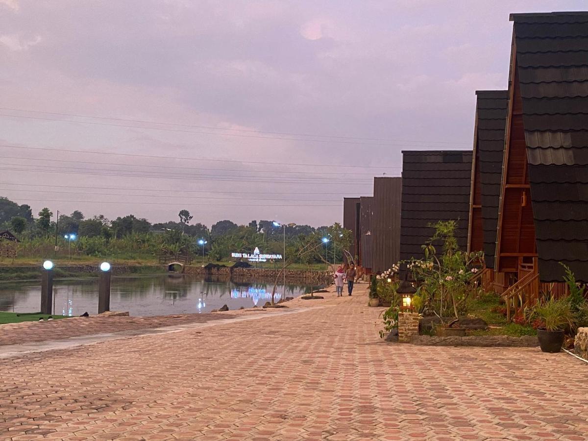 Resort & Resto Talaga Sundayana Subang Exterior photo
